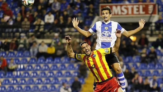 Álex Muñoz, pieza clave en defensa y una de las sensacioens del equipo, se perderá por sanción el partido ante el Eldense