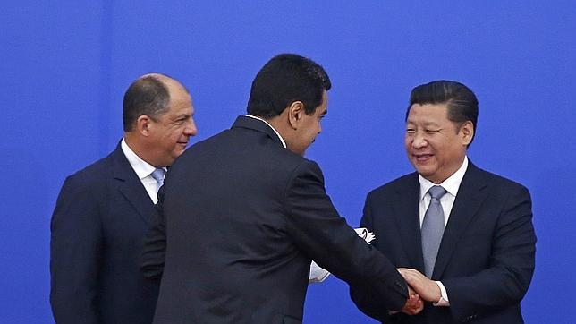 Maduro saluda a Xi Jinping en la apertura de la CELAC en Pekín