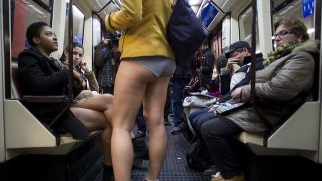 El «día sin pantalones en el metro», de broma entre 6 amigos a celebración en 60 ciudades