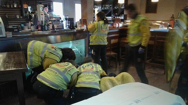 Herido grave a perdigonazos en la terraza de un bar por la mala puntería de otro