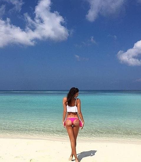 Irina Shayk posa en la paradisiaca playa donde celebra su cumpleaños