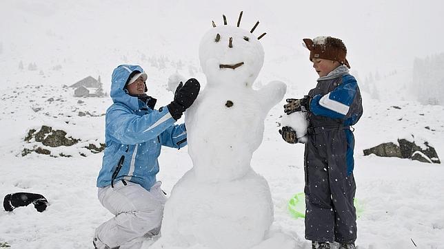 Un destacado religioso saudí condena los muñecos de nieve por fomentar la «lujuria y el erotismo»