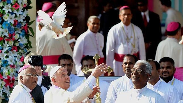 El Papa invita a Sri Lanka a «pedir y otorgar verdadero perdón» para superar el «baño de sangre» de la guerra civil