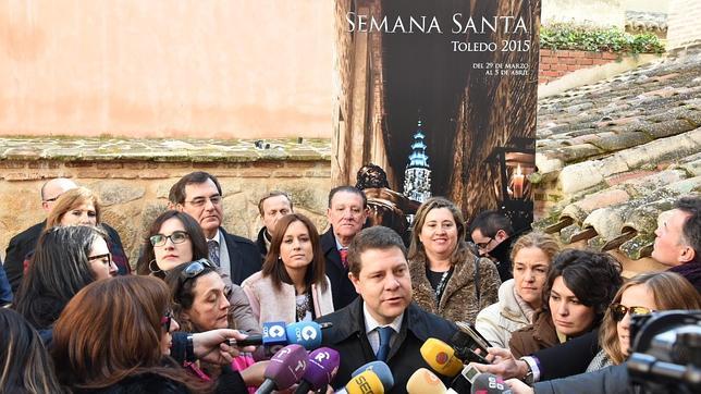 Emiliano García-Page invita a Podemos Sevilla a visitar la Semana Santa de Toledo