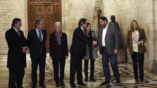 Mas y Junqueras, junto a los representantes de las entidades soberanistas