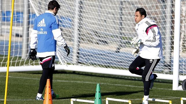 Keylor Navas y Casillas, durante el entrenamiento del Madrid del sábado