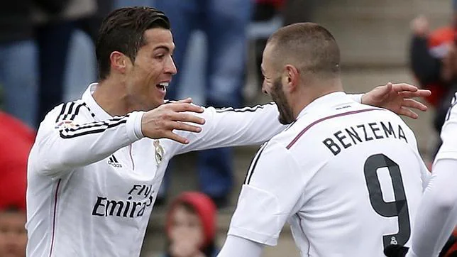 Cristiano celebra con Benzema su primer gol