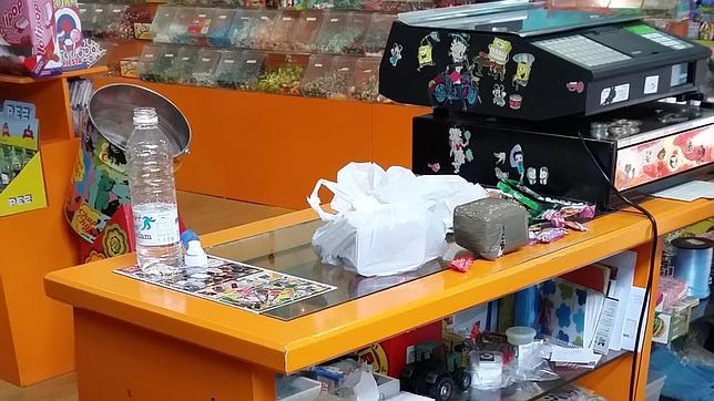 Desarticulada una red que vendía hachís en una tienda de golosinas