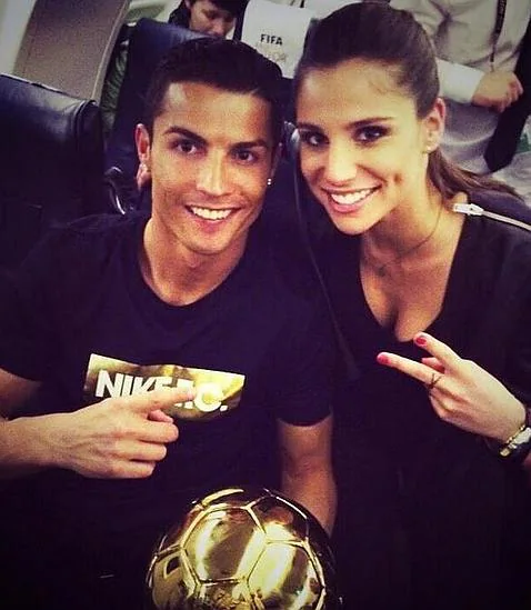 Cristiano Ronaldo junto a la periodista Lucía Villalón