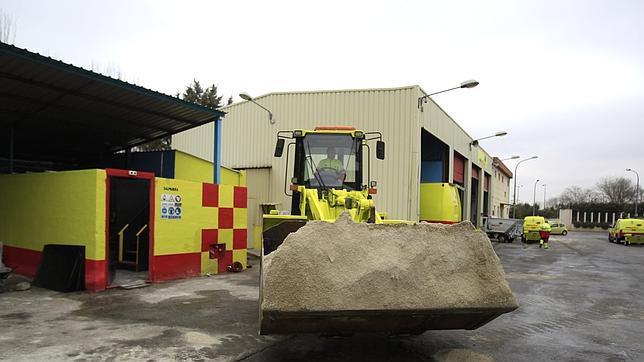 Tráfico restringido en varias carreteras de Madrid por la nieve