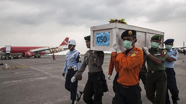 El avión de AirAsia que cayó al mar en diciembre subió demasiado rápido