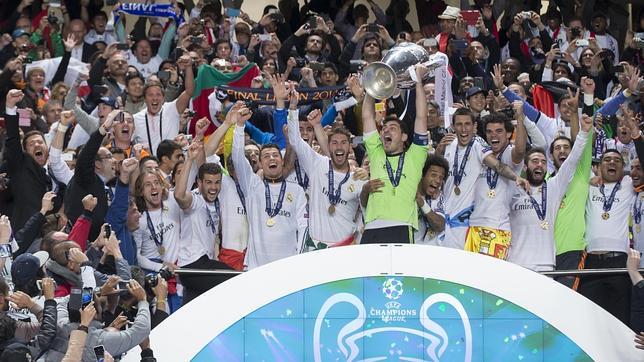 Casillas levanta la Champions después de ganar al Atlético en Lisboa