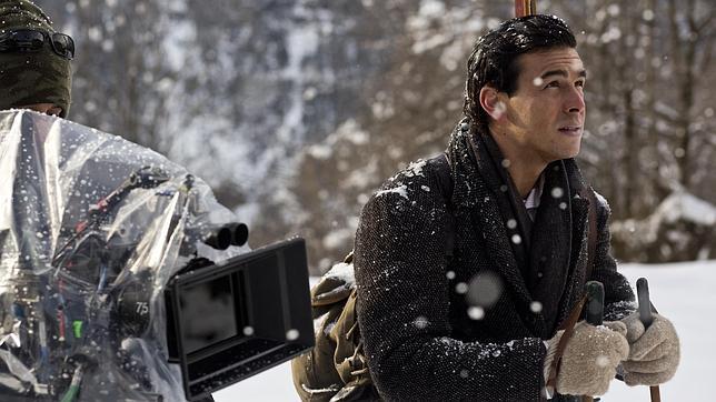 Mario Casas termina el rodaje de su última película, «Palmeras en la nieve»