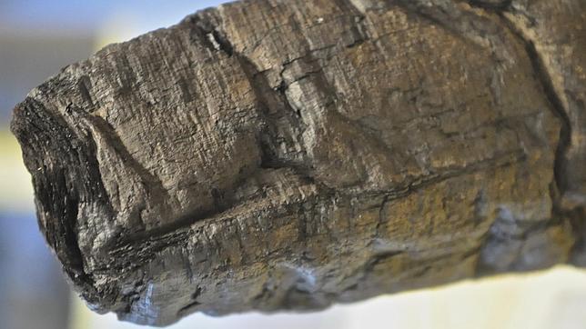 Uno de los papiros carbonizados de los que el TAC por capas está extrayendo textos