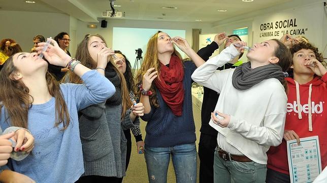 3.000 estudiantes madrileños «sacan la lengua» por la ciencia