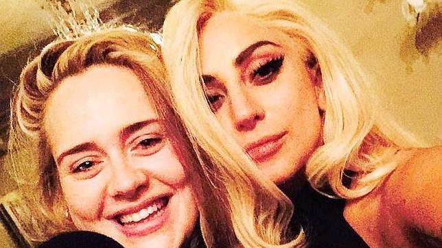 Lady Gaga dispara con un «selfie» los rumores de colaboración con Adele