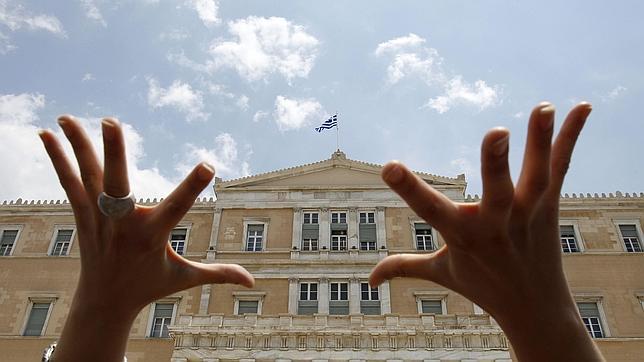 Grecia acude a votar entre el desencanto y las ansias de cambio