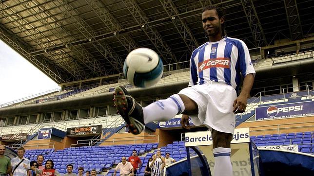 Sinama Pongolle, en su presentación como jugador del Recreativo de Huelva