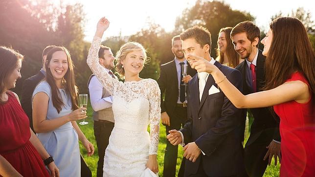 Los amigos que fueron a tu boda saben cuánto vivirás