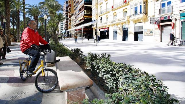 Así es el tramo lateral de La Explanada de Alicante tras su remodelación