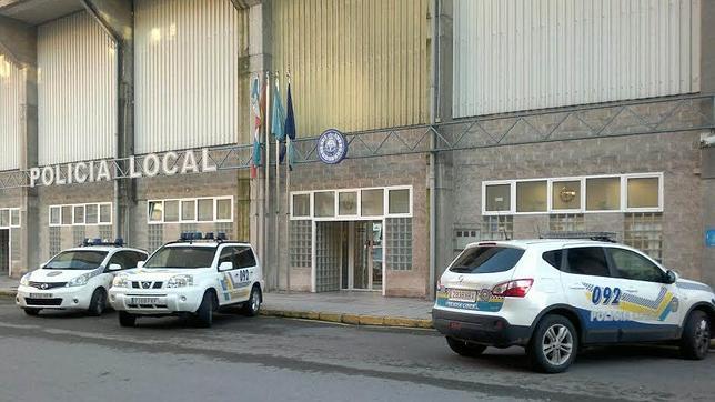 Se amputa un dedo con un hacha en la comisaría tras ser detenido por conducir ebrio