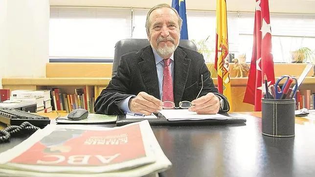 Juan Barranco, en su despacho de la Asamblea de madrid, en un momento de la entrevista