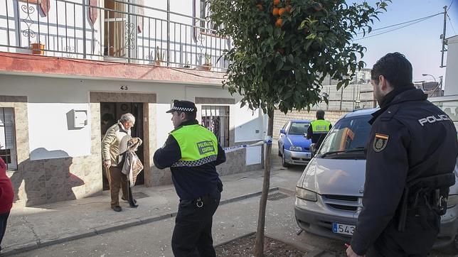 Tres heridos por una explosión de gas butano en Alcolea