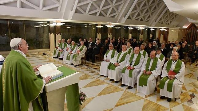 El arzobispo de Granada dice que se siente apoyado por el Papa Francisco