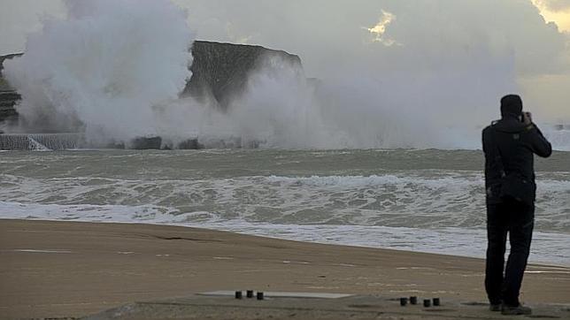 Nieve, lluvia, vientos fuertes y olas de hasta 7 metros desde este jueves