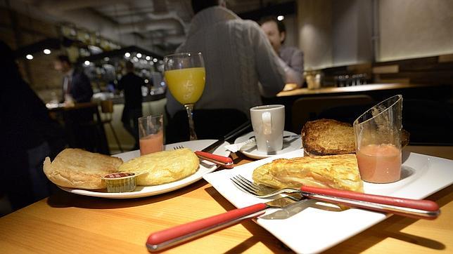 El Nuevo Almacén ofrece una gran variedad de tortillas, desde la tradicional de patata hasta otros rellenas de jamón