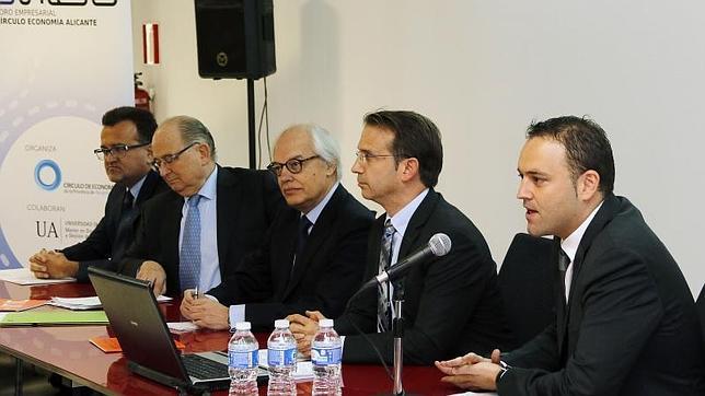 Un momento del encuentro organizado por el Círculo de Economía de Alicante, la UA y ABC