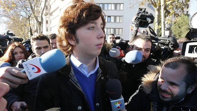 El «pequeño Nicolás» se queda sin abogados por no pagarles la minuta