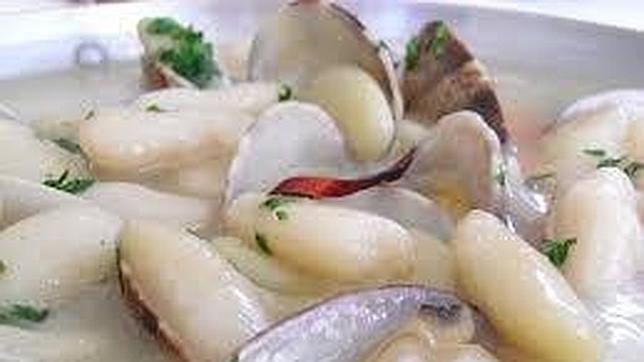 Las pochas con almeja son un clásico de los fríos inviernos del norte