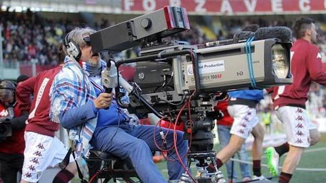 Massimo Ferrero, presidente de la Sampdoria, ghrabando imágenes con una cámara