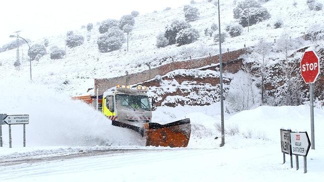 Las crecidas de los ríos dan paso a la nieve en Castilla y León