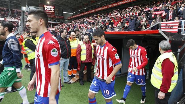 Pobres en un fútbol de ricos