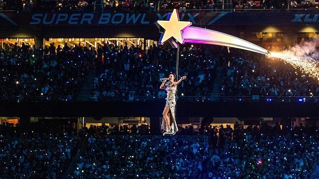 Kate Perry, en un momento de su actuación en el descanso de la Super Bowl