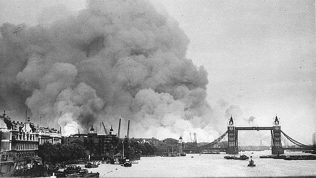 Fuego desatado por el bombardeo del 7 de septiembre de 1940
