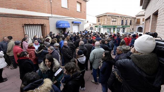 Cobisa sale a calle en señal de repulsa por el atraco a la joyería Díaz