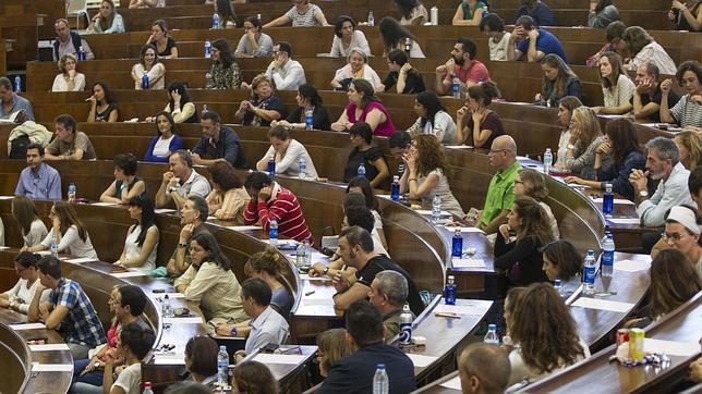 La Comunidad de Madrid convocará 125 nuevas plazas para medicina especializada