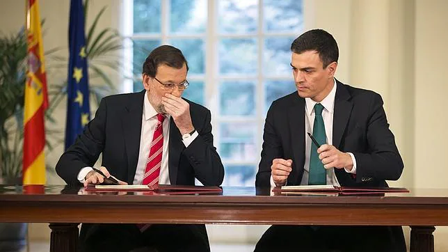 Mariano Rajoy y Pedro Sánchez firman el pacto contra el yihadismo