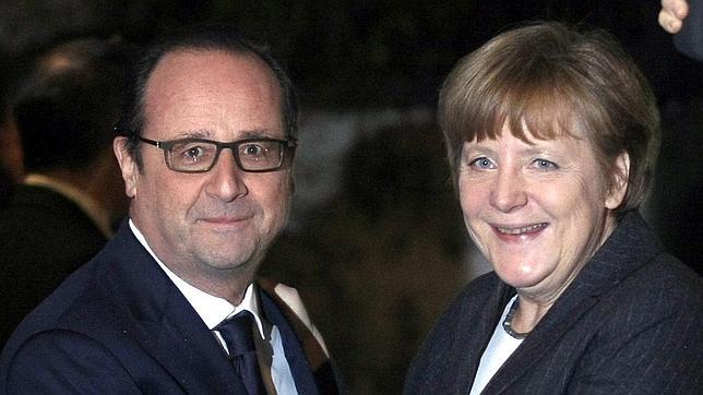 Hollande y Merkel viajan a Kiev y Moscú para frenar el conflicto en el este de Ucrania