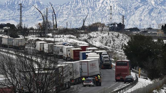 Los Mossos tardaron tres horas en reaccionar al caos por la nieve