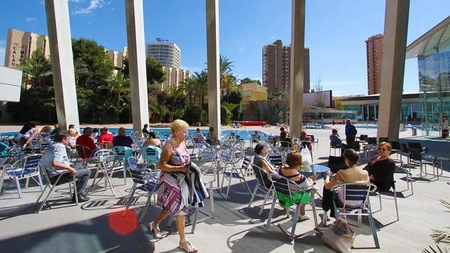 El empleo vinculado a los hoteles creció un 4,8 % el año pasado en Alicante