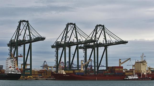 Los estibadores del puerto de Valencia harán huelga hasta el viernes