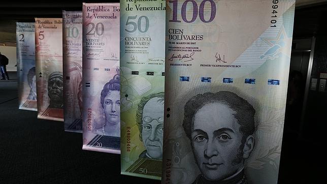 Venezuela modifica el sistema cambiario y permitirá comprar dólares de forma «abierta y libre»