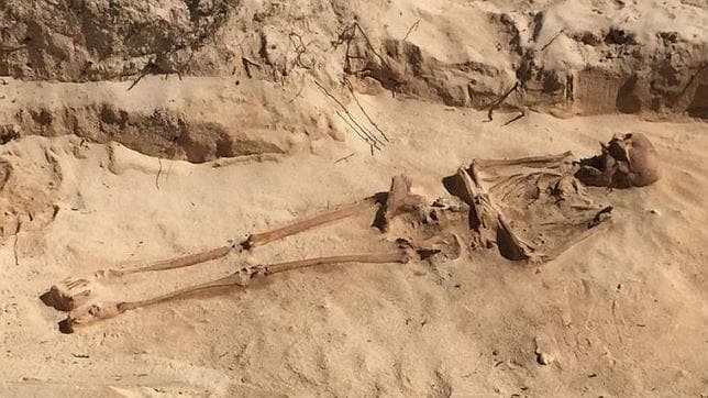El último de los esqueletos hallados cerca de donde apareció la tumba de un adolescente