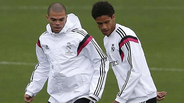 Pepe y Varane, es el dúo defensivo que Ancelotti desea presentar ante el Schalke el miércoles