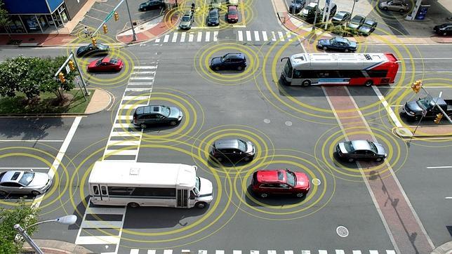 La intercomunicación entre vehículos agilizará el tráfico y lo hará más seguro. Pero presenta riesgos.