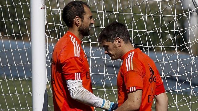 Diego López y Casillas; el gallego se fue al Milán, conocedor de su suplencia, y el madrileño volvió a la titularidad